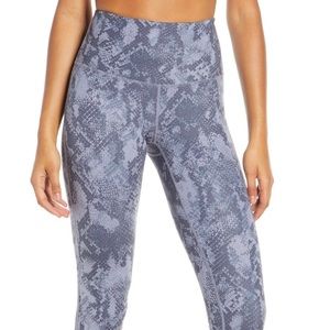 Zella studio high waisted 7/8 leggings grey snake